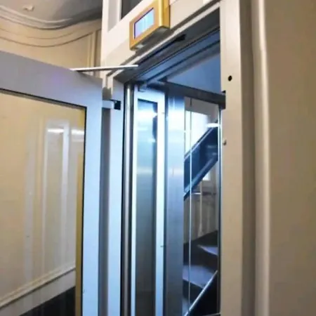 Appartement Coeur De Situation Exceptionnelle Place Maubert Vue Joli Equipe Clair Calme Ascenseur Climatisation *