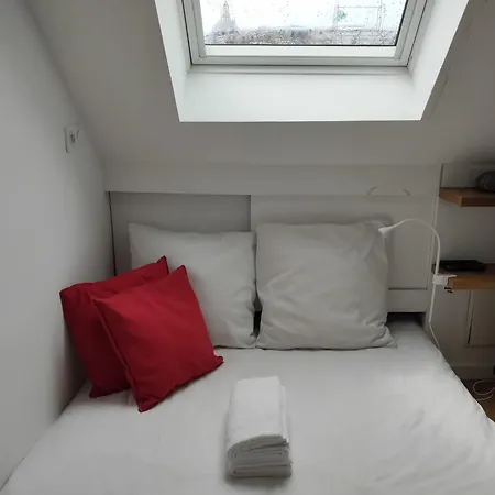Coeur De Situation Exceptionnelle Place Maubert Vue Joli Equipe Clair Calme Ascenseur Climatisation Appartement *